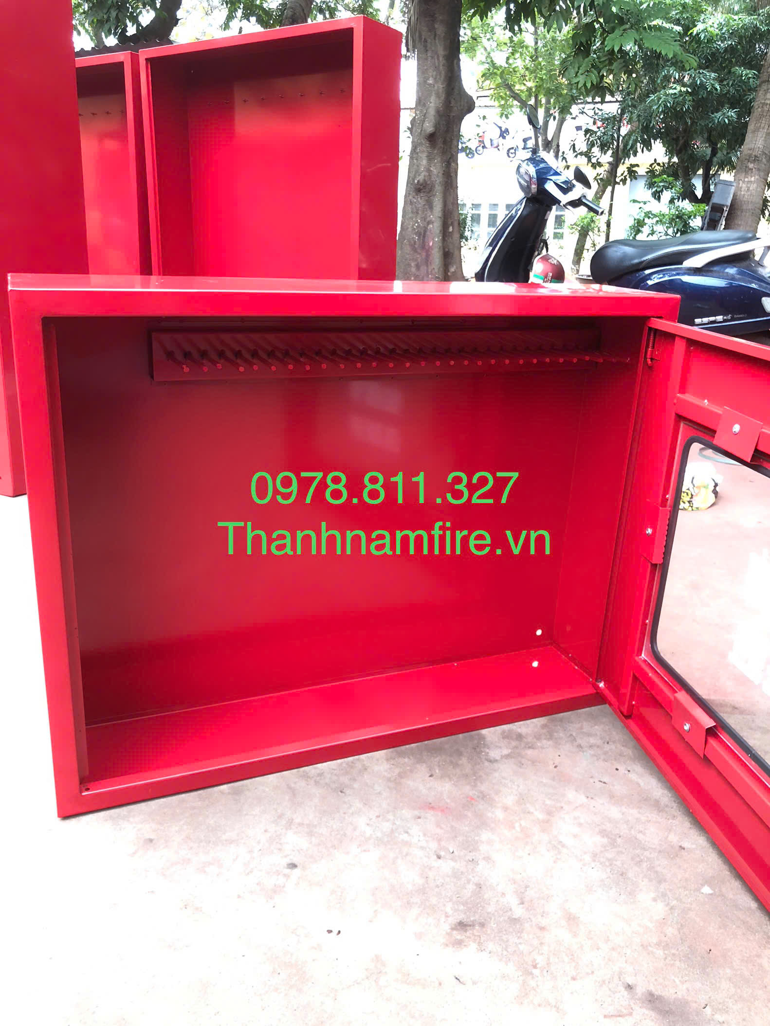 Tủ chữa cháy có thanh treo cuộn vòi